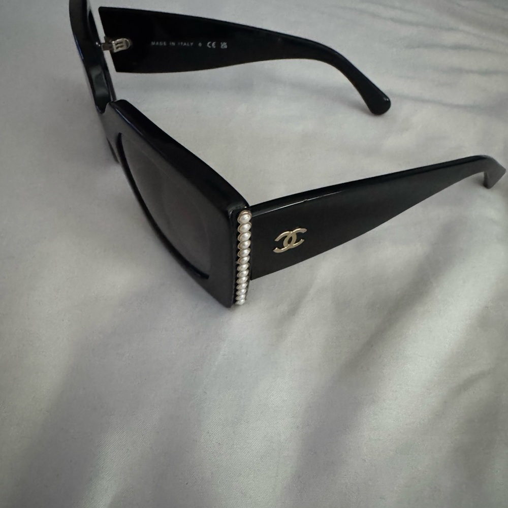 CHANEL Black Sunglasses with Gold Accents - Picture 4 of 8